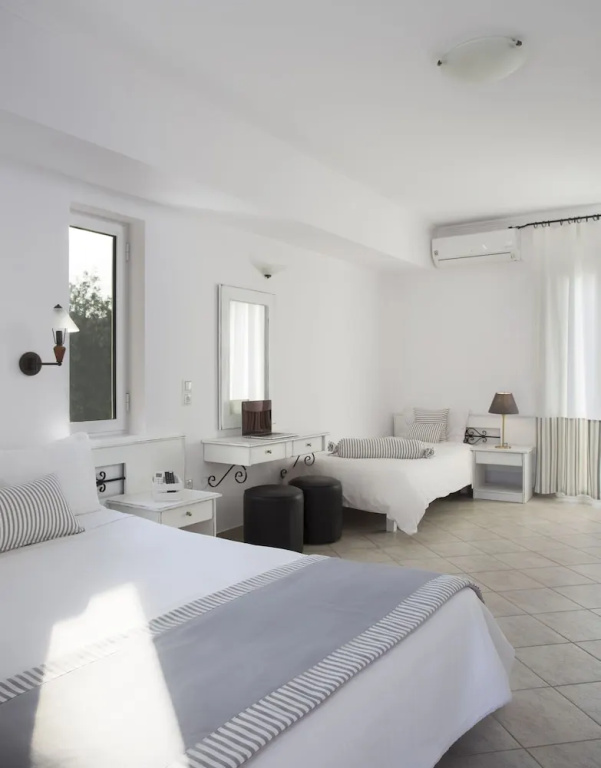 Junior Suite with partial sea view