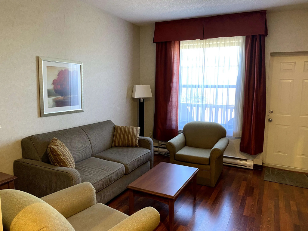 2 Bedrooms Double Suite (full double bed)