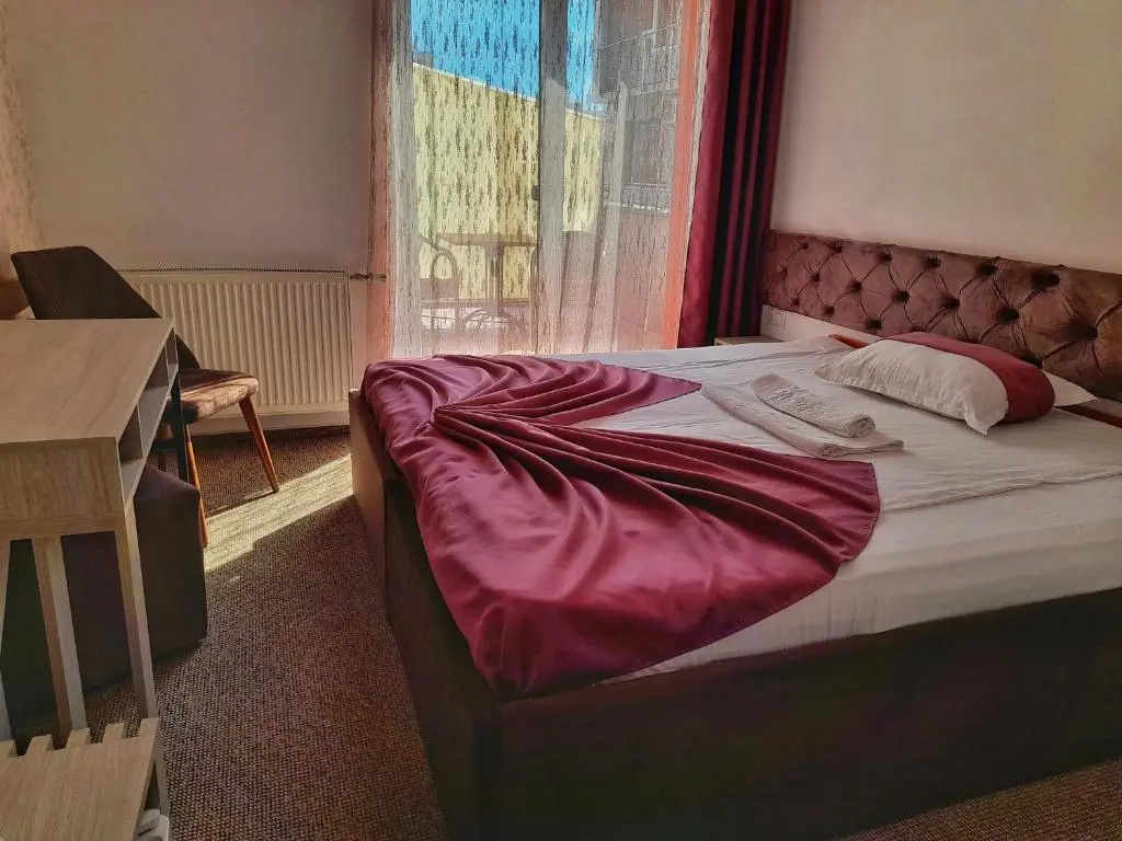 Standard Double room with balcony (full double bed)