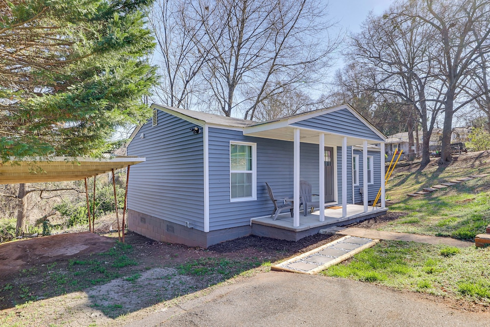 < 3 Mi to Downtown Greenville! Convenient 2BR Home
