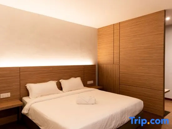 Business Double room (full double bed)