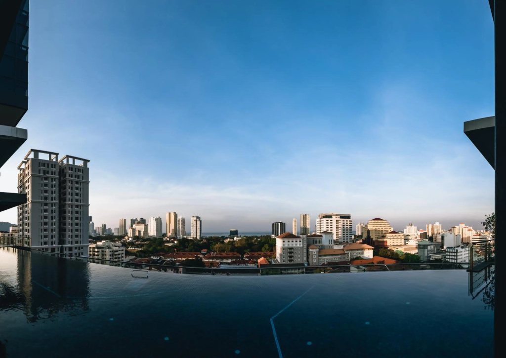 Muji Home 1 - Sea and City View 2BR at 218 Tropicana NEAR Komtar FoodHeaven Heritage with Netflix