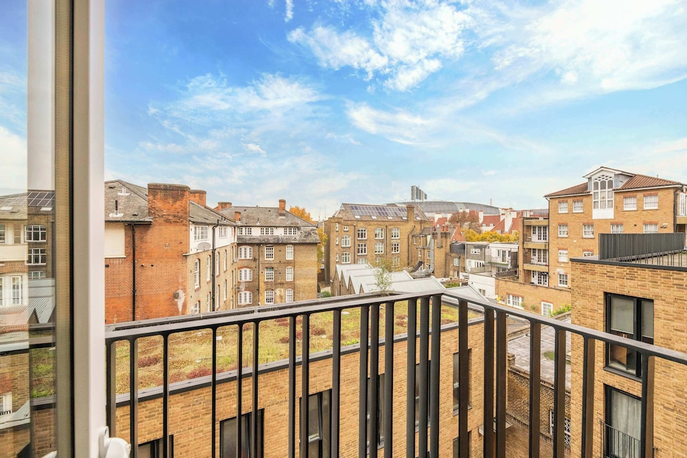St. Pancras Skyline - by Frankie