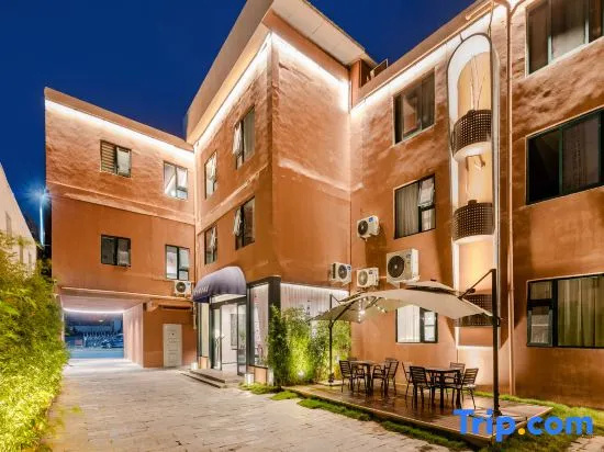 Huaye Yaju Hotel (Xinyang Pingqiao District Lihpao Plaza)
