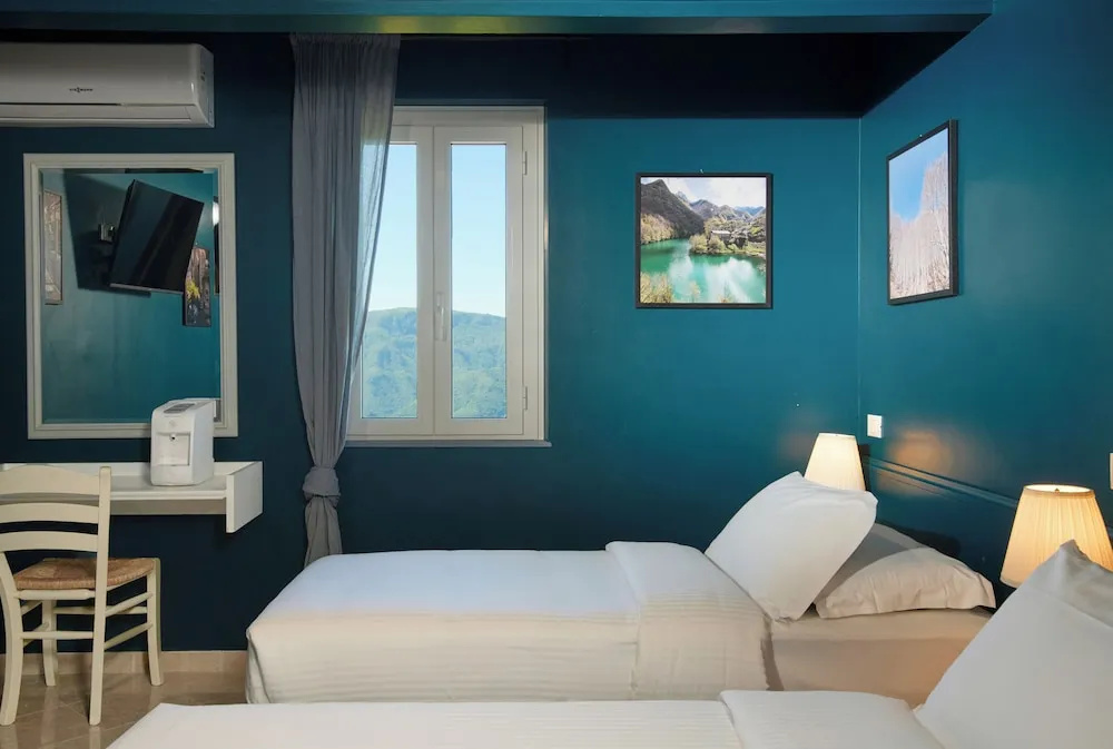 Standard Triple room with mountain view