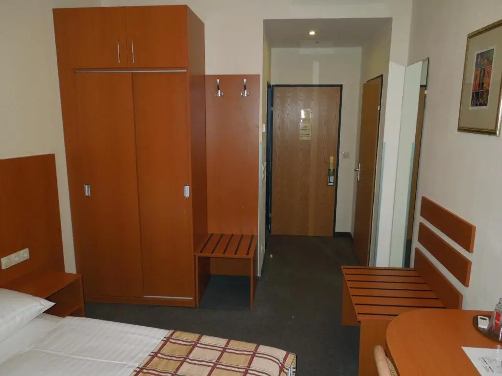 Continental Hotel-Pension - Chambres