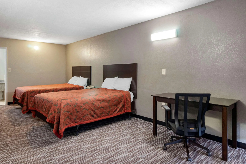 Rodeway Inn Clearwater - Largo — 4