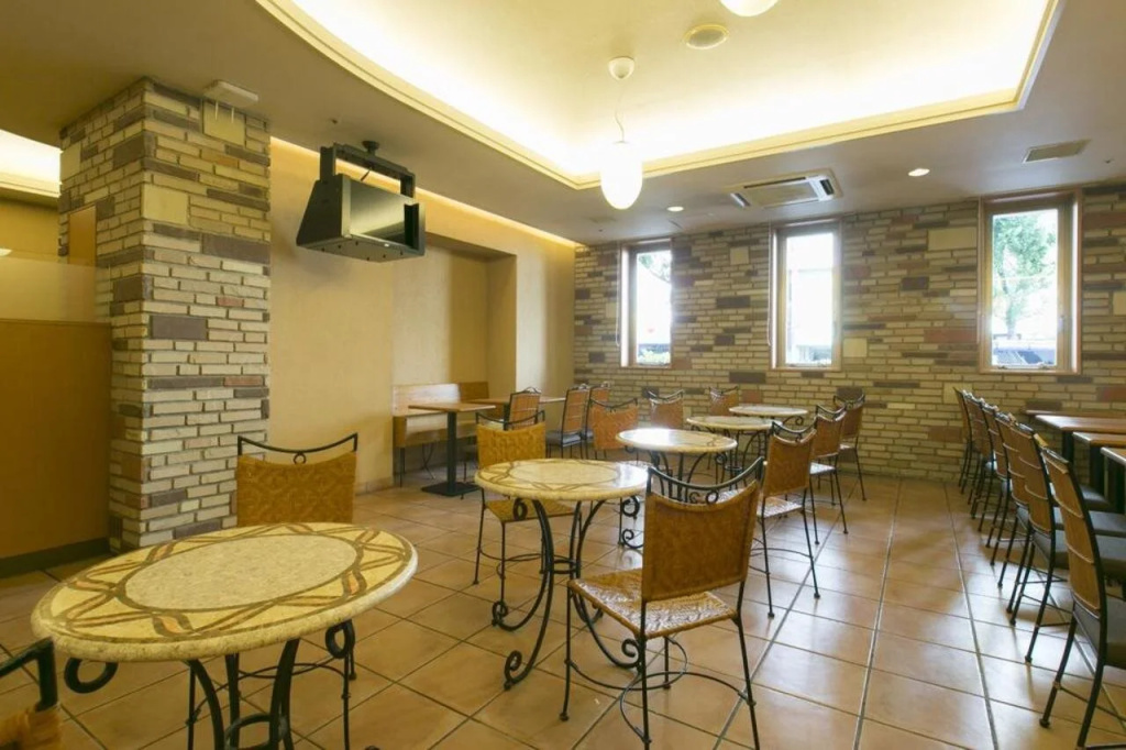 Food & Beverage