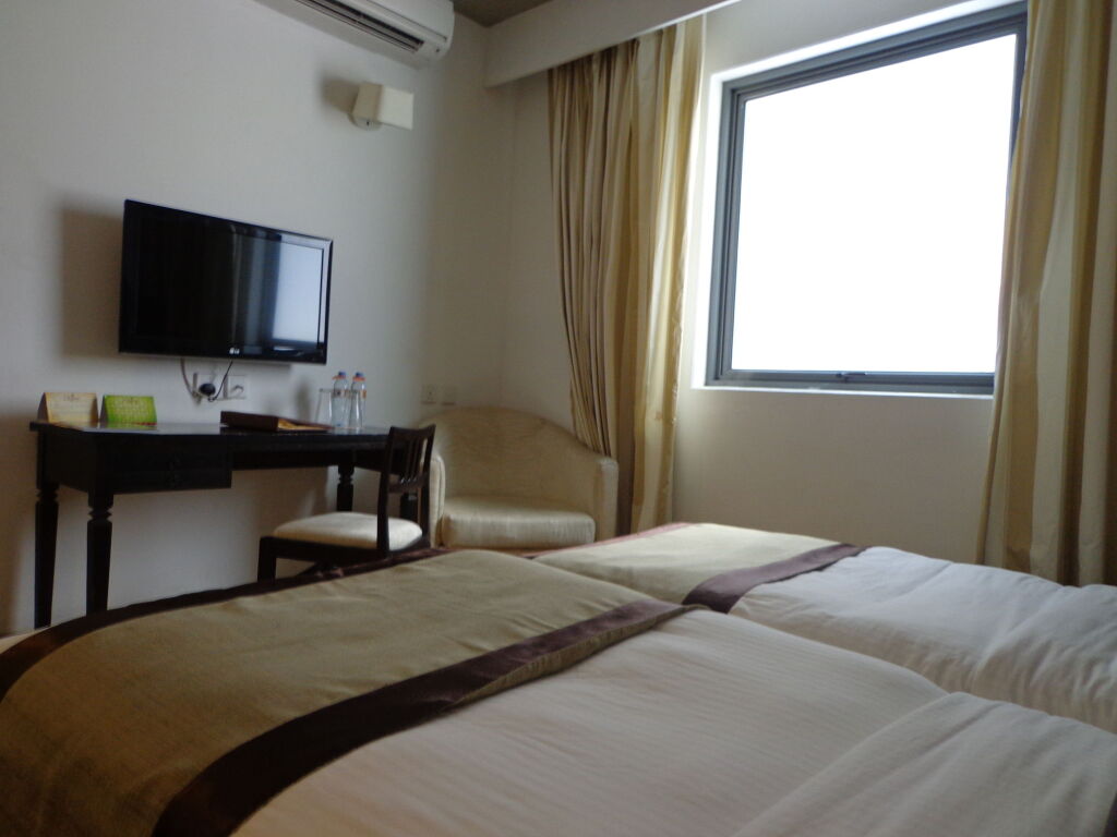 Earl's Regent Hotel