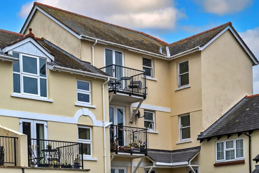 Apartment in Teignmouth Near River Beach