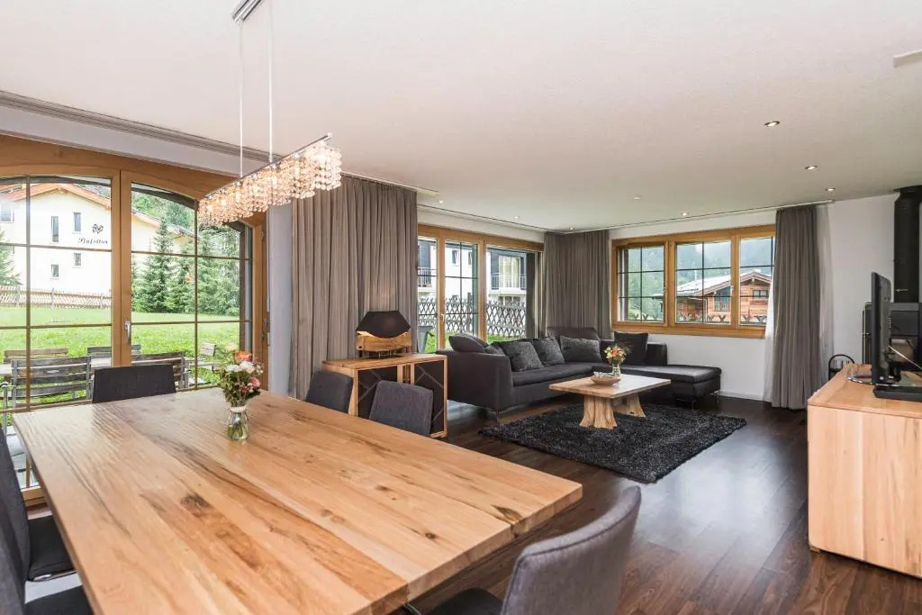 3 Bedrooms Apartment