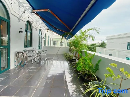 9 Bedrooms West Phu Quoc Beach Townhouse & Swimming Pools