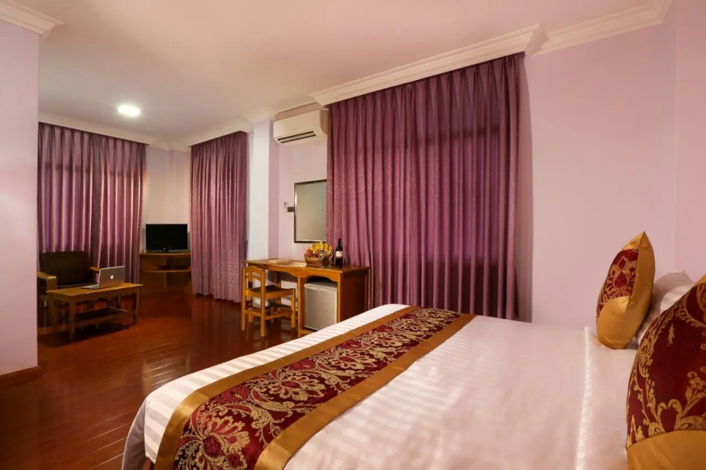 Deluxe Double room (full double bed)