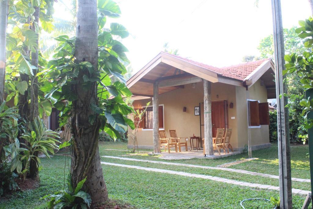 Villa Shade