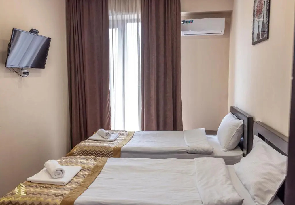 2 Bedrooms Apartment