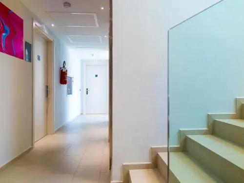 Lobby & Reception