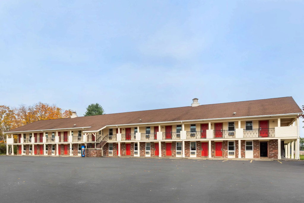 Econo Lodge Sturbridge Route 20: Фото объекта из Shelterz