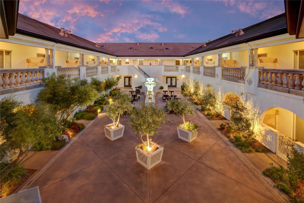 The Lodge at Healdsburg, Tapestry Collection by Hilton