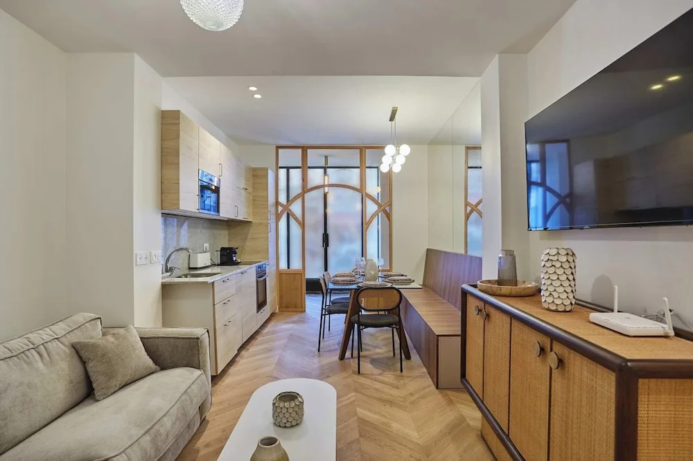 Afficher la photo 6 — Spacious Apartment With AC - Center of Paris