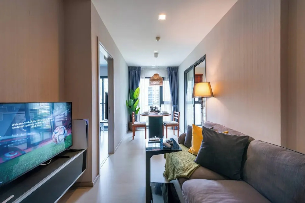 Luxurious 35 Sqm Condo With Stunning Bangkok Views