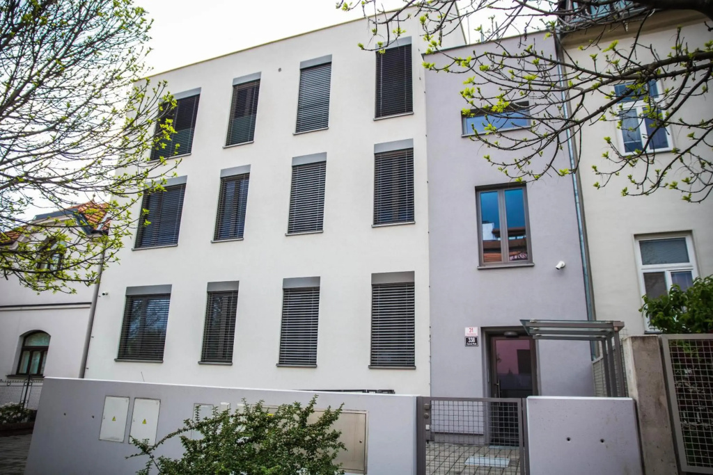 Black Field Apartment