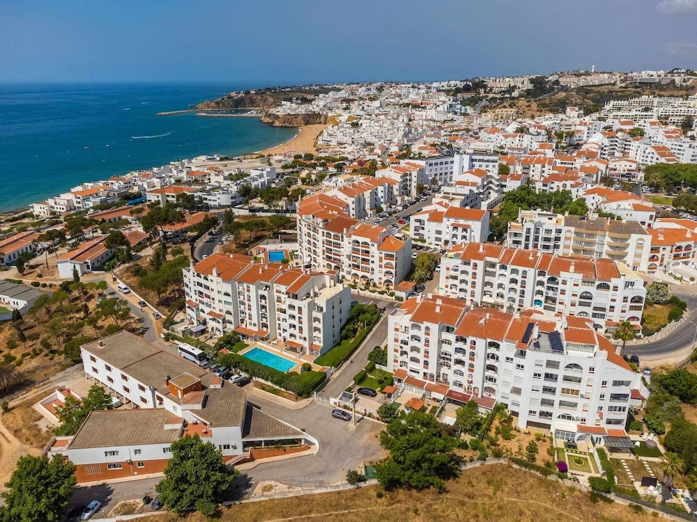 Sea View Central Town 2 Bedroom Apartment
