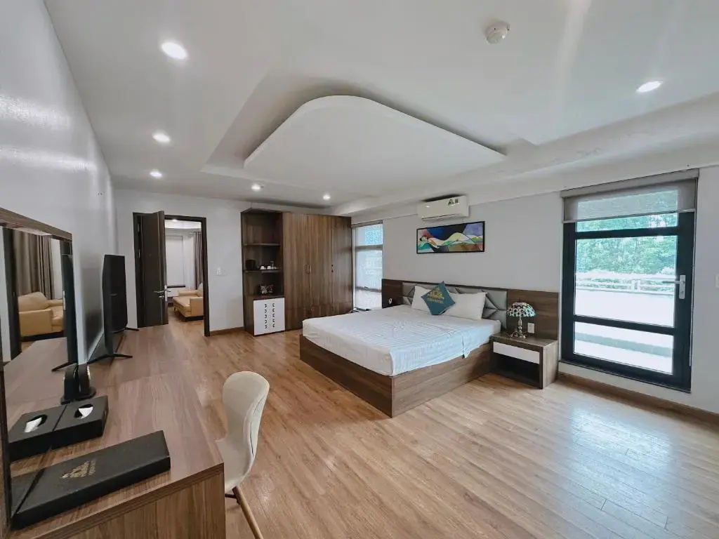 Queen Hotel Hoang Gia