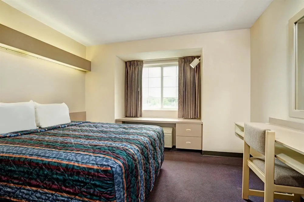 Days Inn Faribault — 4