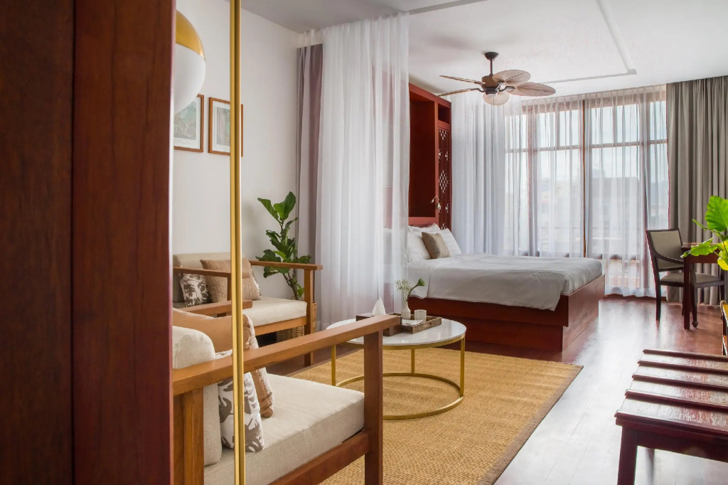 Deluxe Double room (full double bed)