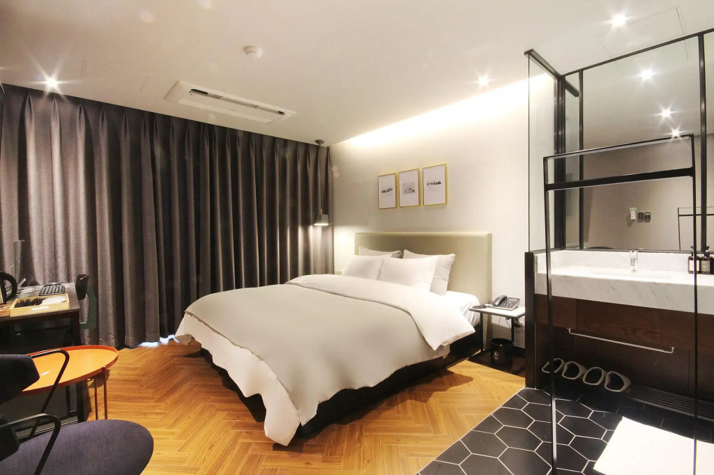 Standard Double room (full double bed)