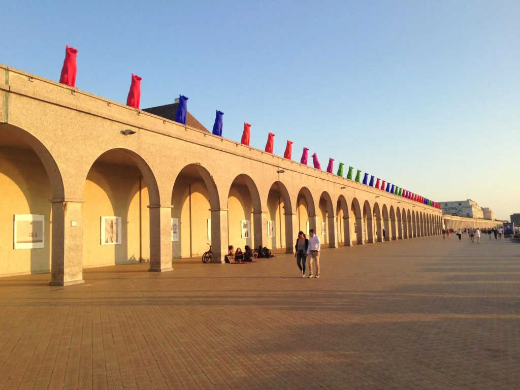 family stay Ostend 300m from beach free public Parking