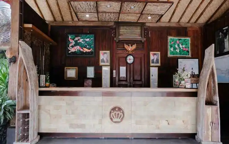 Lobby & Reception