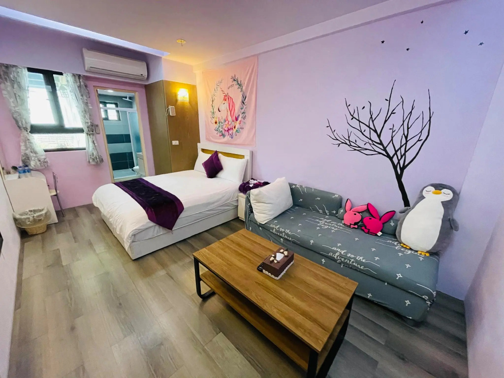 Deluxe Double room (full double bed)