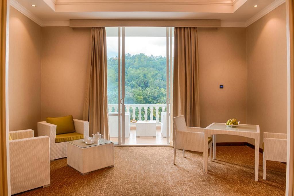 The Golden Crown Hotel