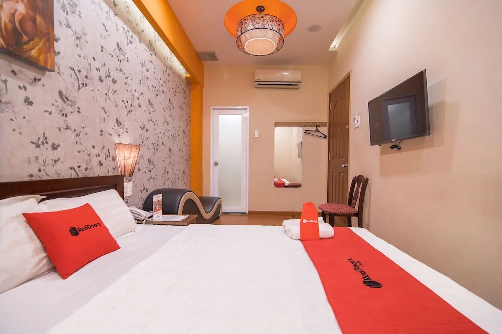 RedDoorz @ Duong Ba Trac Street