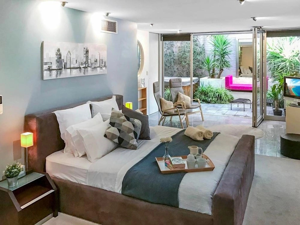 Adelaide CBD Luxury Spa Netflix Wifi