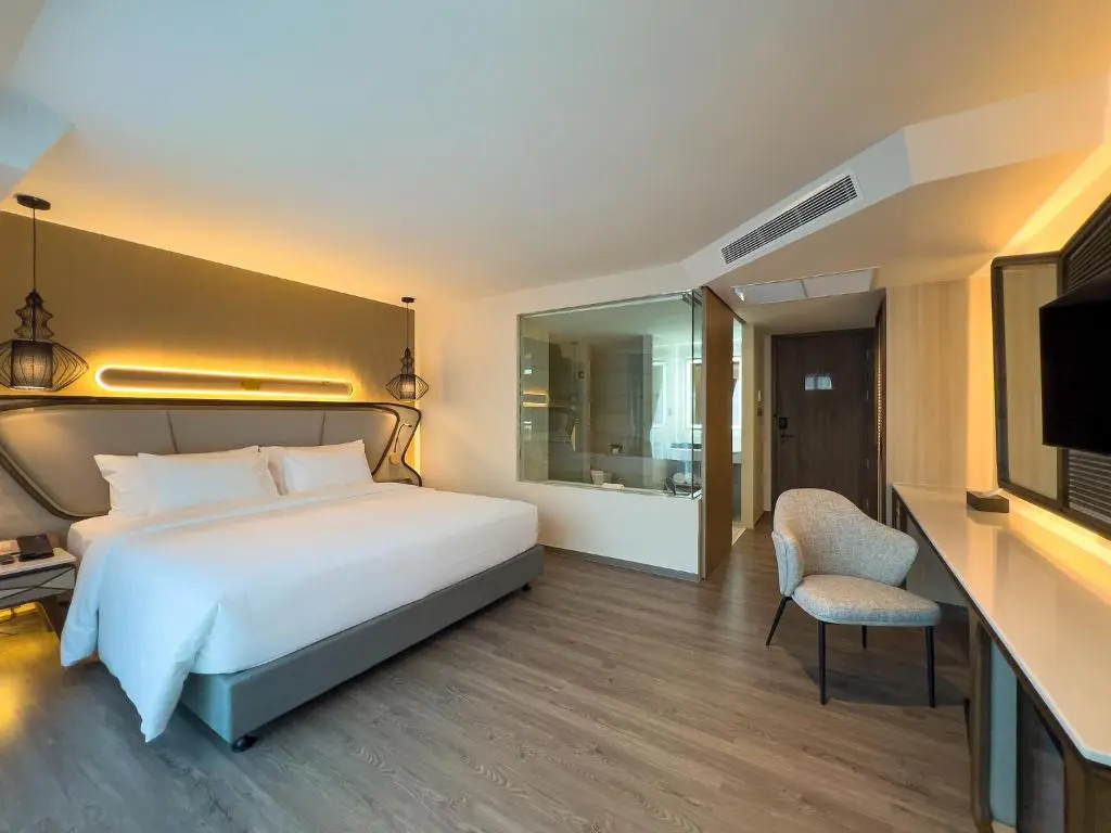 Premier Double room with balcony (full double bed)