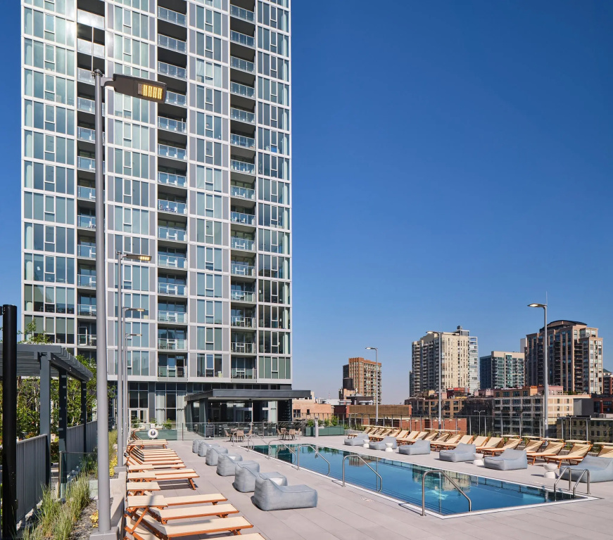 Level Chicago - River North