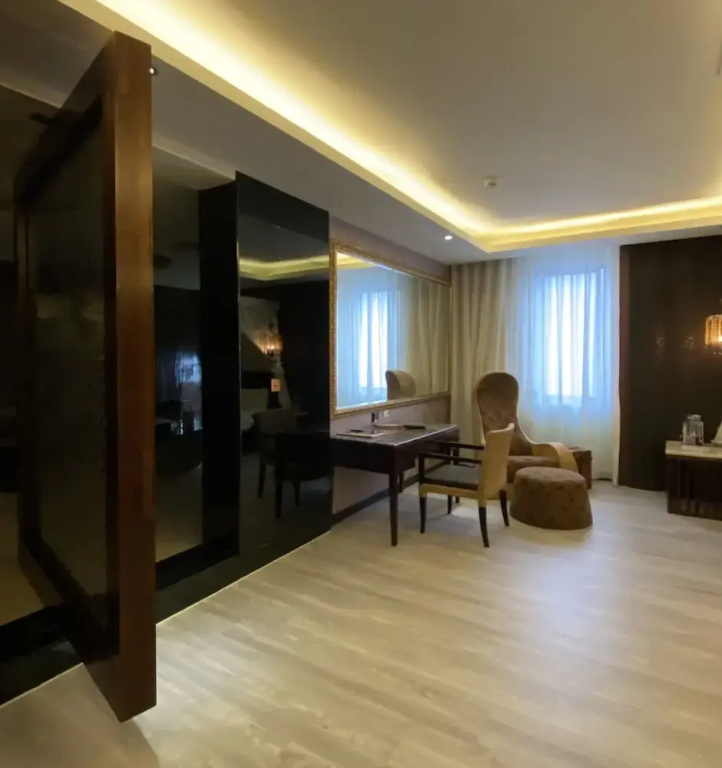 Deluxe Double room (full double bed)