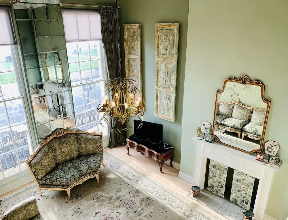 2 Bedroom Regency Flat on the Sea Front