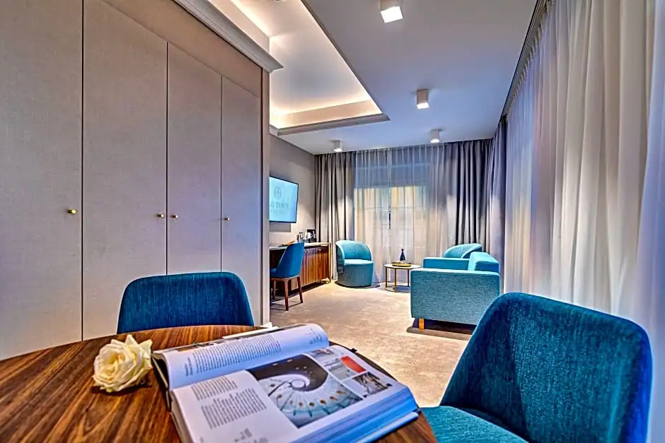 Standard Double Suite (full double bed)