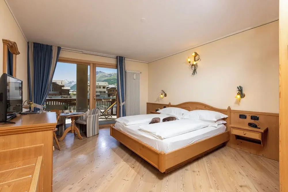 Superior Double room with balcony (full double bed)