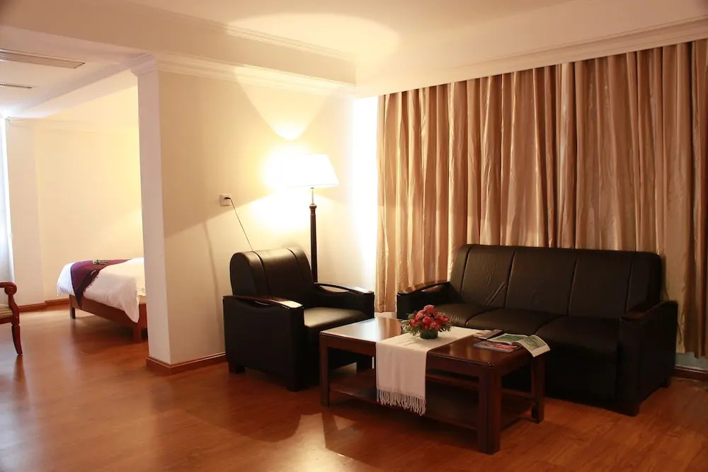 Double Suite (full double bed)