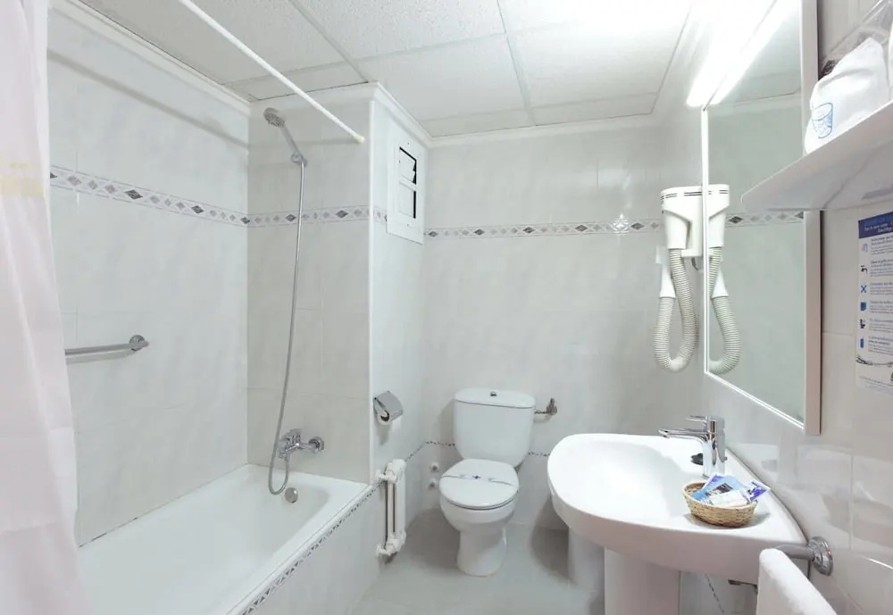 Standard Single room with partial sea view