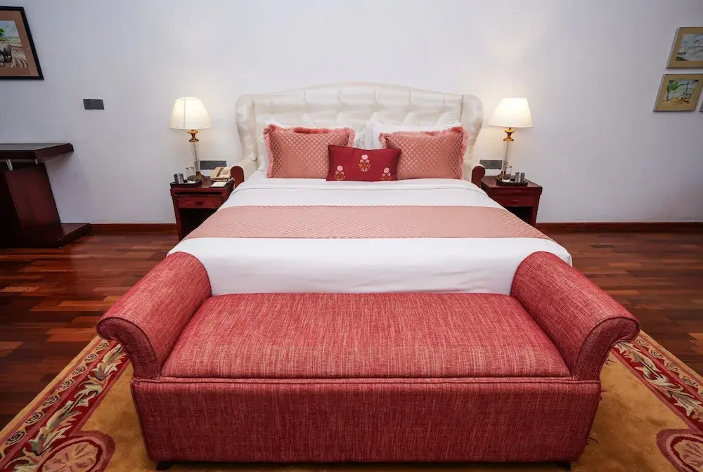 Premier Double room with lake view (full double bed)