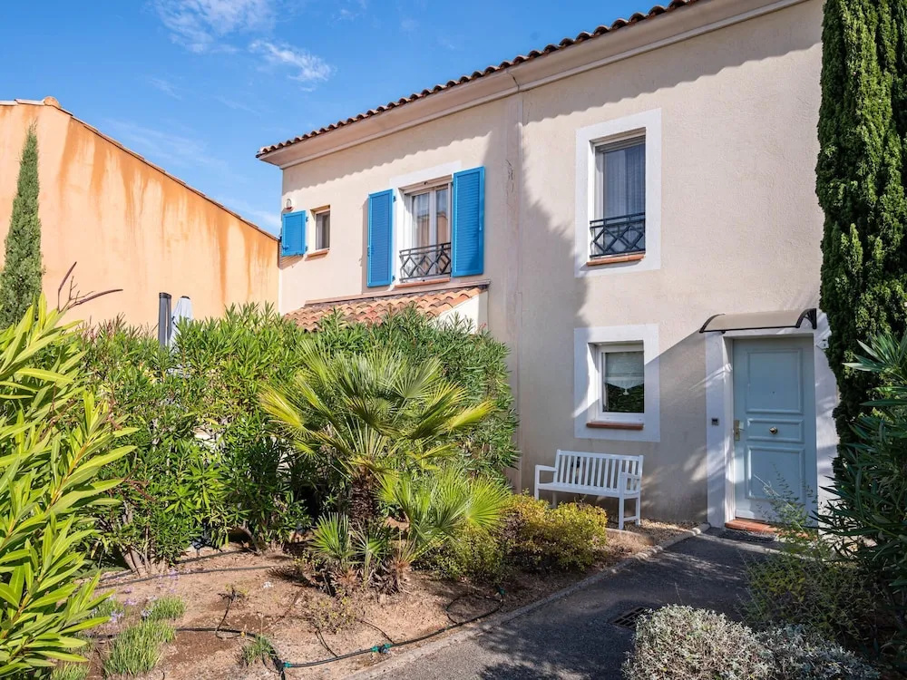 Modern Holiday Home in Saint-raphaël With Private Pool