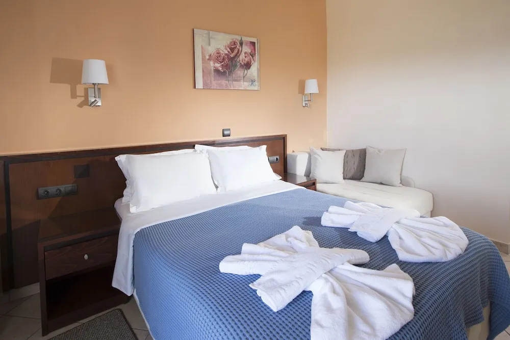 Standard Double room with balcony (full double bed)