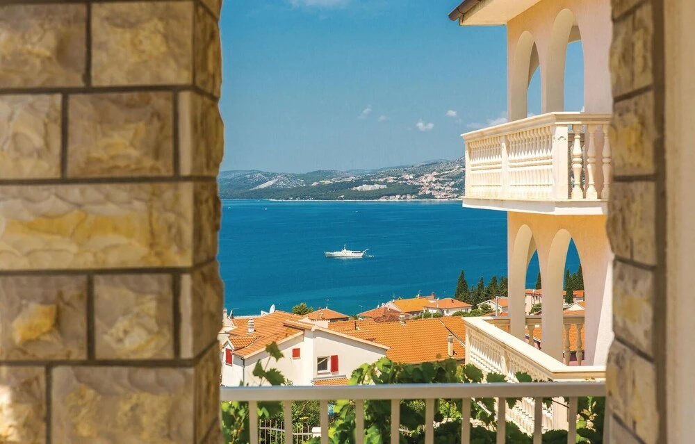 Beautiful Apartment in Okrug Gornji With 2 Bedrooms, Wifi and Outdoor Swimming Pool