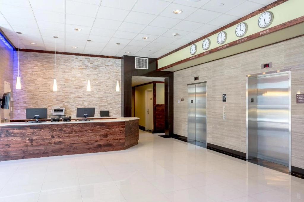 Lobby & Reception