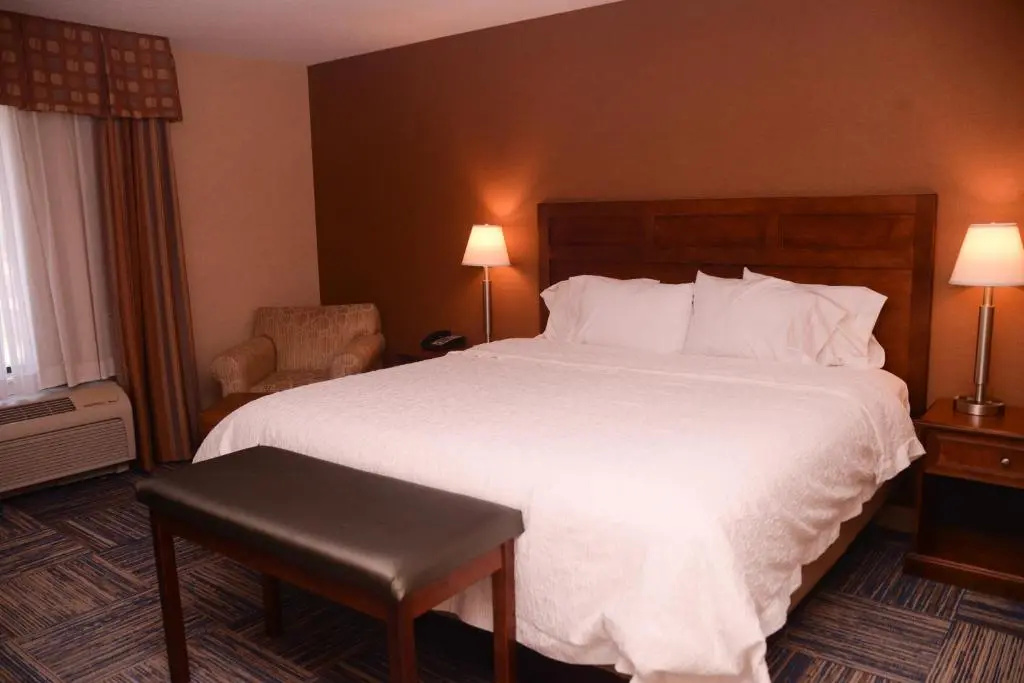 Deluxe Double room (full double bed)